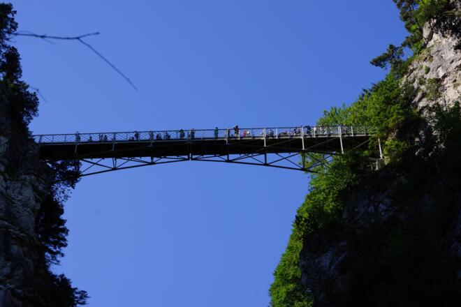 die Marienbrücke von unten