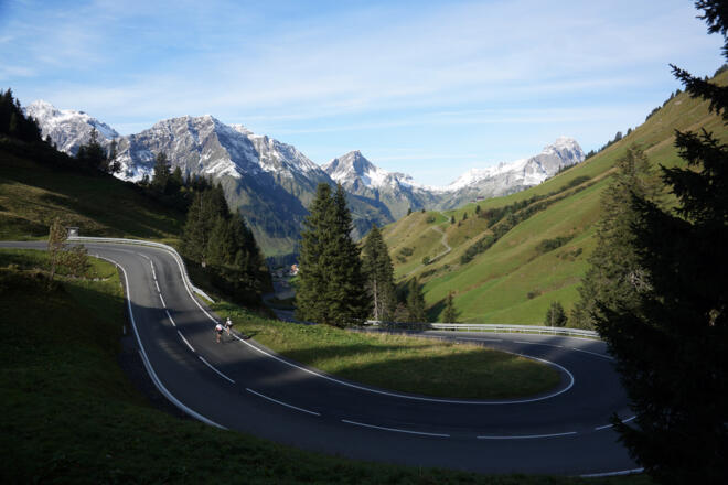 Kurvenreiche Strecke auf den Hochtannbergpass