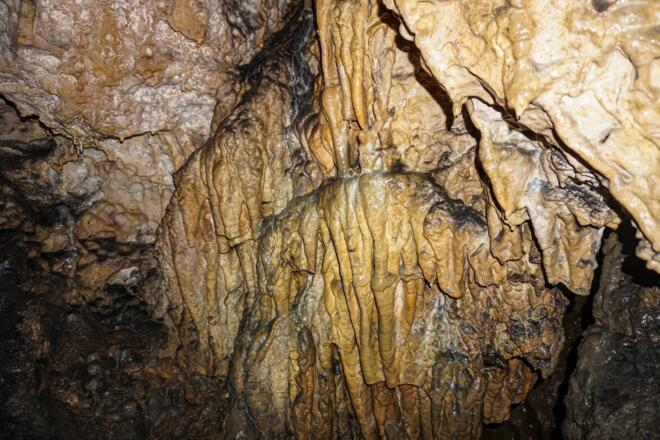 Schöne Versinterungen in der Rosenmüllershöhle