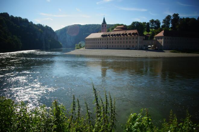 Blick zum Kloster Weltenburg und in die Weltenburger Enge