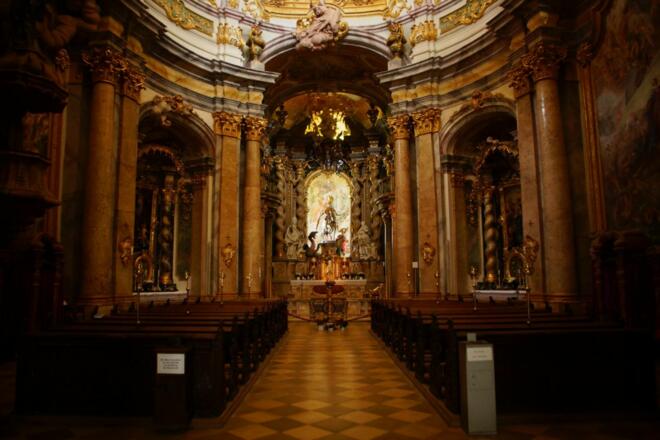 Altar der Klosterkirche St. Georg im Kloster Weltenburg