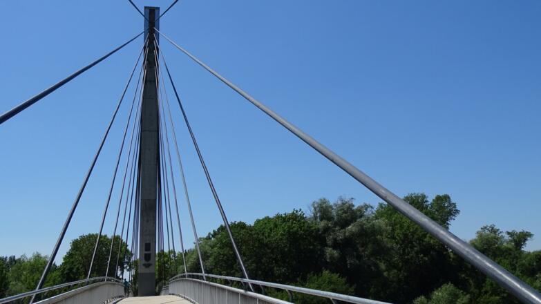 Die Fußgängerbrücke &quot;Charbonnières-les-Bains&quot; in Bad Abbach