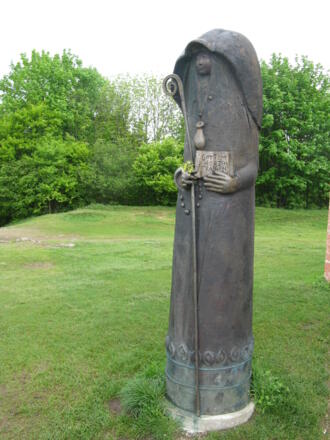 Die heilige Walburga, gelebt um 710 bis 779, in Bronze von Ernst Steinacker gegossen!