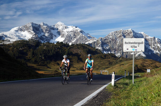 Rennradler auf dem Hochtannbergpass