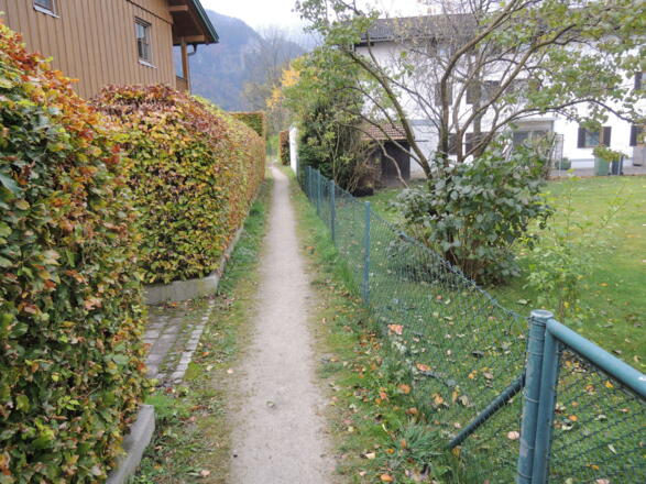 Der Pfad zwischen den Häusern