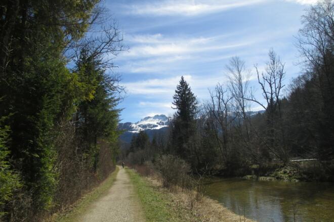 Priendamm mit Blick auf die Kampenwand