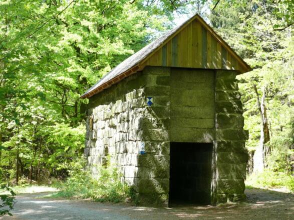 Die Schutzhütte Bärenfang auf dem Waldstein.