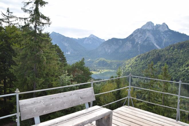 Blick über den Schwansee auf die Königsschlösser