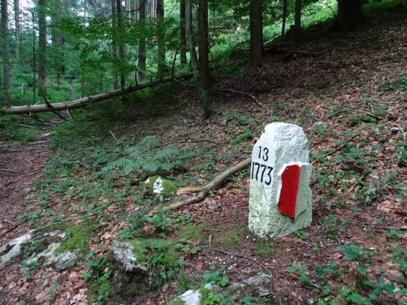 Grenzstein an der Ländescharte