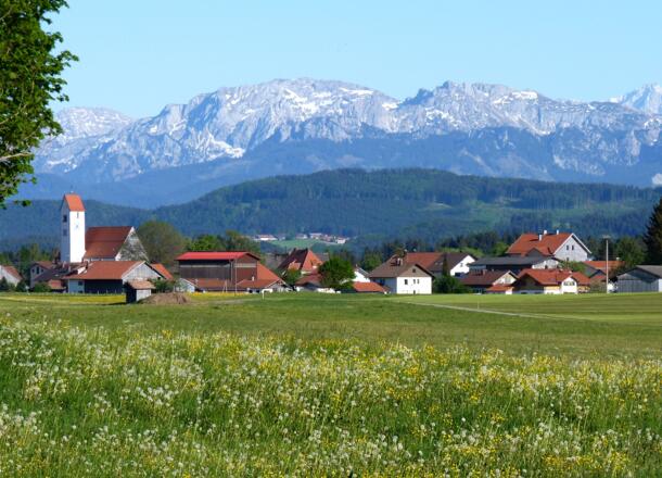 Lengenwang mit Bergpanorama