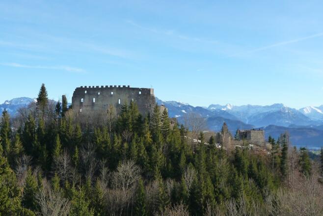 Der Blick auf die Ruinen Eisenberg und Hohenfreyberg