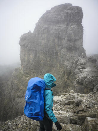 Abstieg auf dem Normalweg, im Hintergrund die Wand die umgangen wird