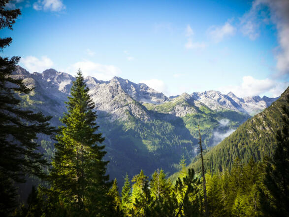 Ausblick vom Weg auf die Hornbachkette