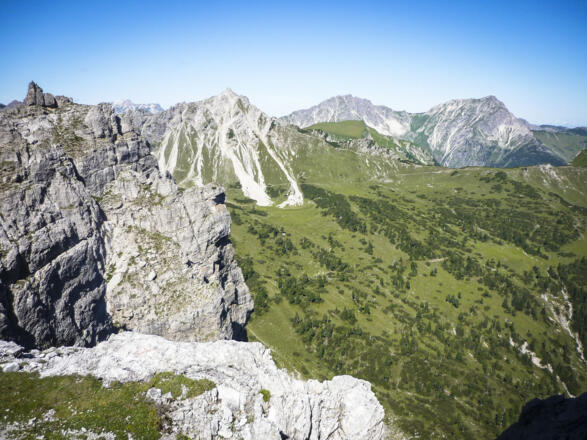 Vom Grat Rückblickend auf den Weg wo man her kommt. Lachenspitze, Rauhhorn und Geishorn
