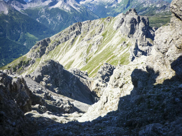 Die Rinne, der Grat sowie die Luchsköpfe von oben