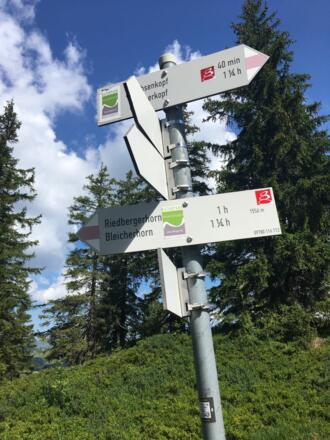 Wegweiser Richtung Riedbergerhorn