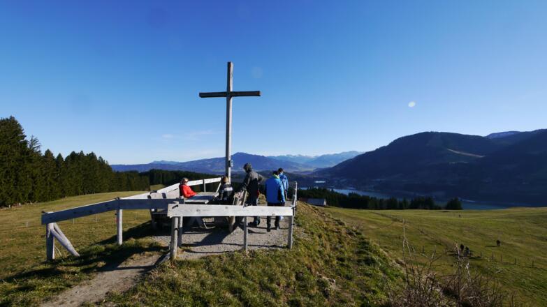Der Aussichtspunkt mit großem Picknicktisch