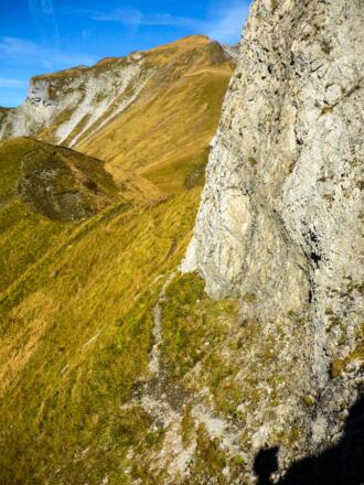 Felskopf der umgangen wird (Rückwärtige Ansicht)