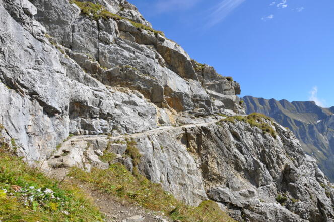 Drahtseilversicherung am Felsriegel aus Oberrhätkalk