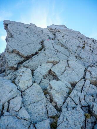 Nette Plattenkletterei - Nach diesen sieht man bereits das Gipfelkreuz