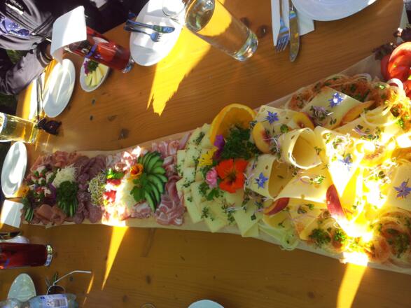 Brotzeit auf der Alpe Schönesreuth