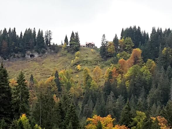 von der Kesselalpe sieht man zum ersten mal das Naturfreundehaus