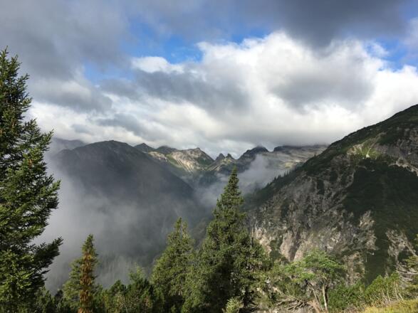 Ausblick an der Schwabegghütte.
