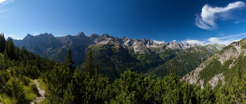 Blick zurück Richtung Süden während des Aufstiegs