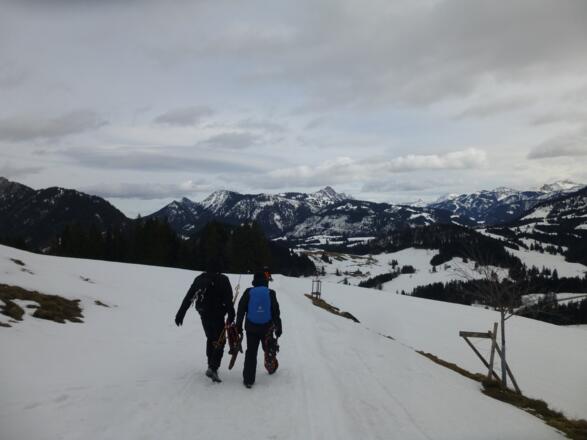 Ohne Schneeschuhe von der Buchelalpe