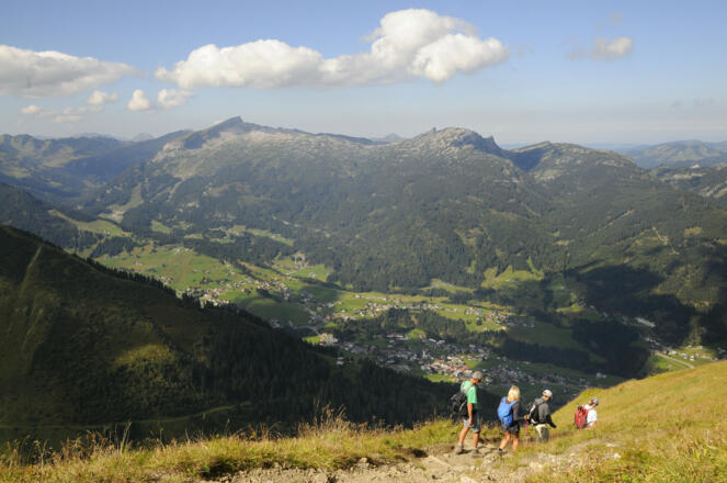 Wunderbarer Blick ins Kleine Walsertal und zum Hohen Ifen (links).