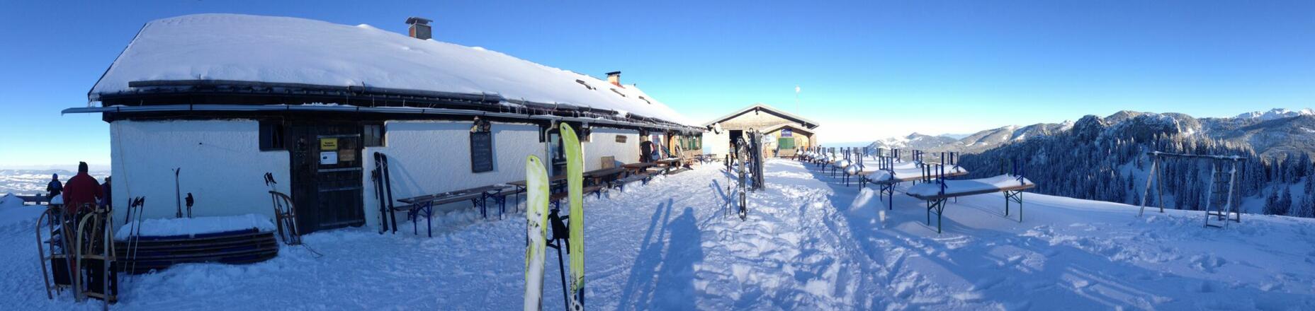 Grüntenhütte 1477 M mit Panorama bei Restlicht