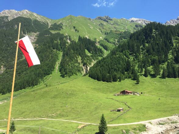 Auf Bernhards Gemstelhütte