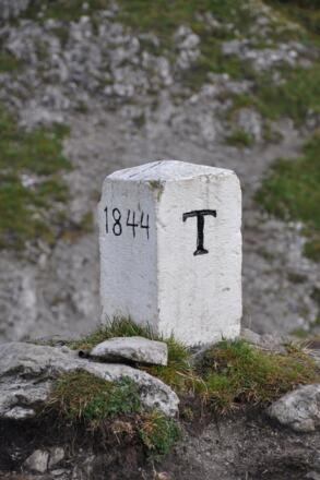 Grenzstein am Mädelejoch