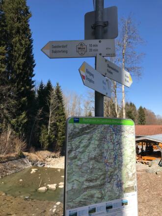 Wegweiser Richtung Sonderdorf und Bolsterlang