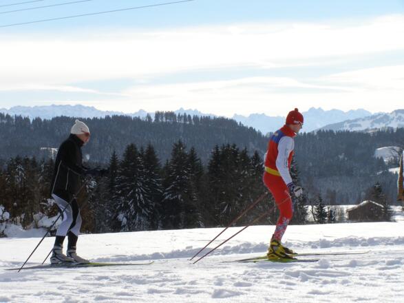 Langlauf vor der Bergkulisse in der Golfplatzrunde (4)
