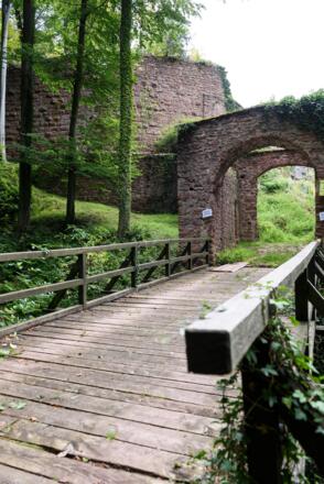 Eingang zur Burgruine Wildenstein