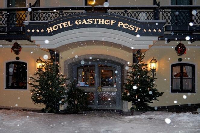 Winter Hotel Post