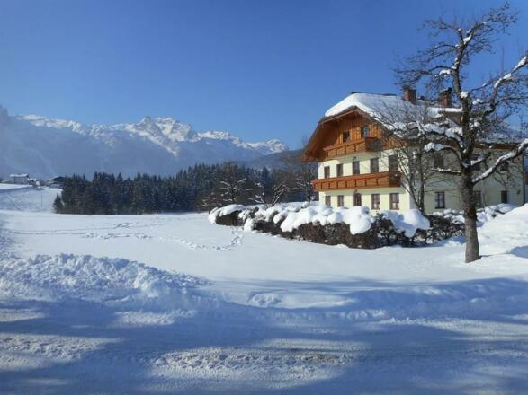 Der Edhof, tief verschneid