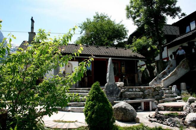 Garten mit Feuerstelle