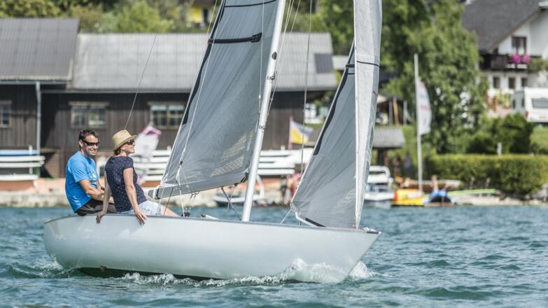 Sportcamp Raudaschl Paar auf Segelboot