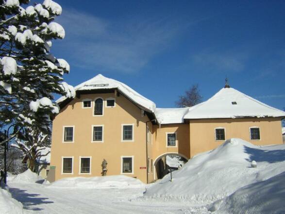 Gemeindeamt und Museum im Winter