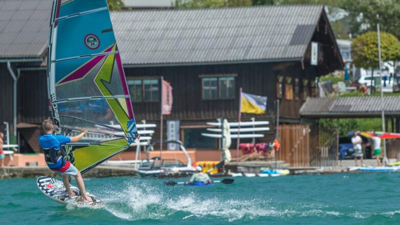 Sportcamp Raudaschl Surfer vor Steg