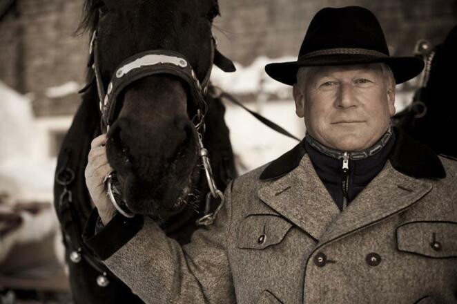 Herr Leitgeb mit seinem Pferdegespann
