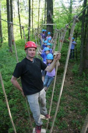 Kindergruppe im Waldkletterweg Faistenau