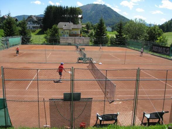 3 Sandplätze zum Tennis spielen