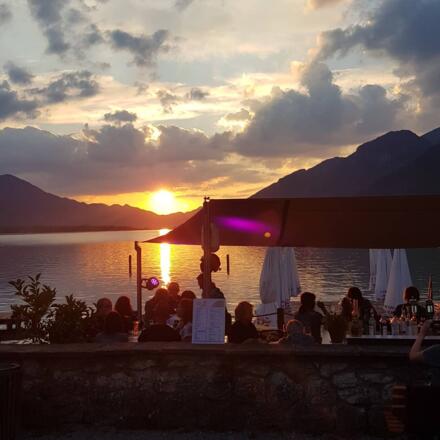 Wein am See Sonnenuntergang