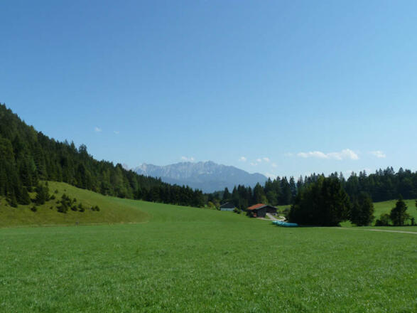Rund um den Schwarzenberg - Blick ins Kaisergebirge