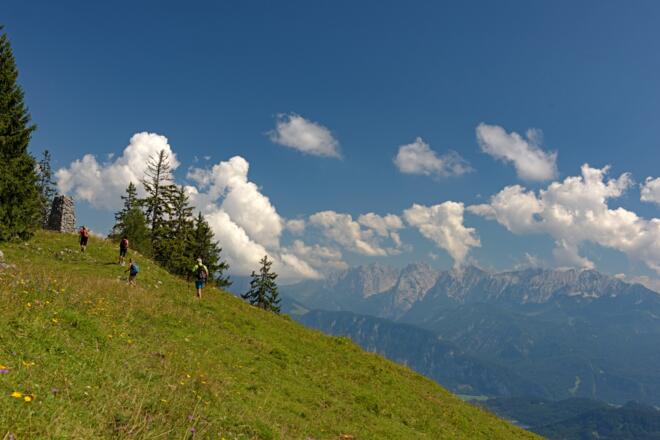 Wandern im Brünnsteingebiet mit Aussicht aufs Kaisergebirge