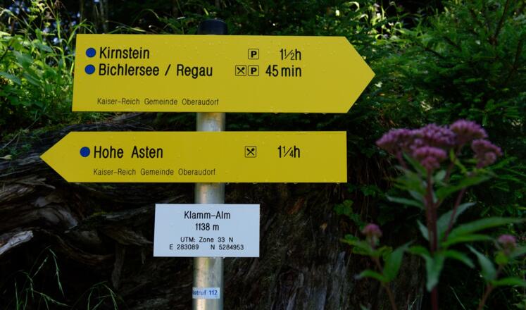 Wegweiser Richtung Hohe Asten und Bichlersee