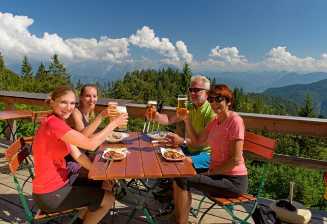 Brotzeit am Brünnsteinhaus